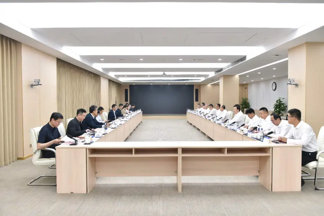 公司主要領(lǐng)導(dǎo)會(huì)見北京市朝陽區(qū)委副書記、區(qū)長吳小杰
